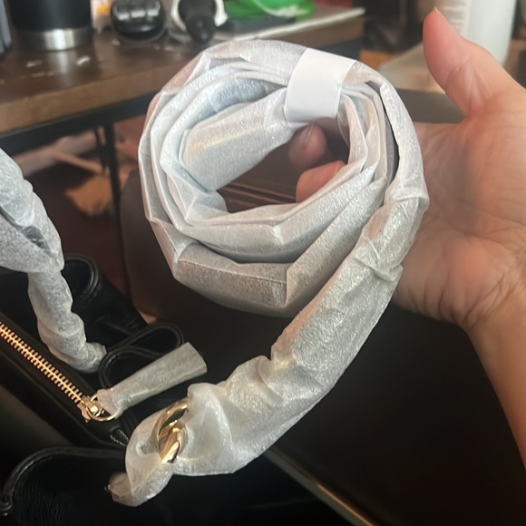 44 Cole Haan bucket bag - Picture 9 of 15